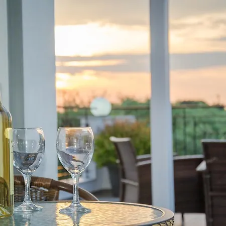 Olivera Apartman Szkála Rahoníu